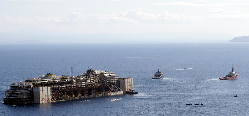 Illustration for article titled El viaje final del crucero Costa Concordia, en imágenes